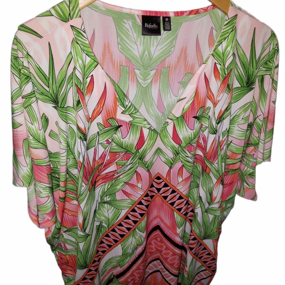 🌷Printed top with tassles on the sides.